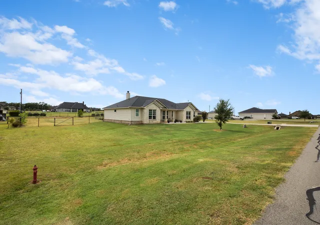 Photo 3 of Single family home for sale at 170 Spring Creek Cir, Paradise, TX 76073 | MLS# 21333208 | Listing updated on 2026-07-25