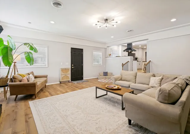 Photo 3 of Sale Pending at 3505 Cromart Ave, Fort Worth, TX 76133 | MLS# 21322827 | Listing updated on 2026-08-20