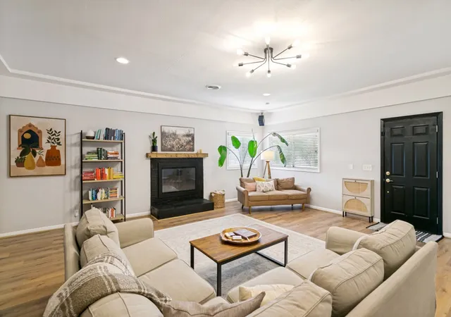 Photo 3 of Sale Pending at 3505 Cromart Ave, Fort Worth, TX 76133 | MLS# 21322827 | Listing updated on 2026-08-20