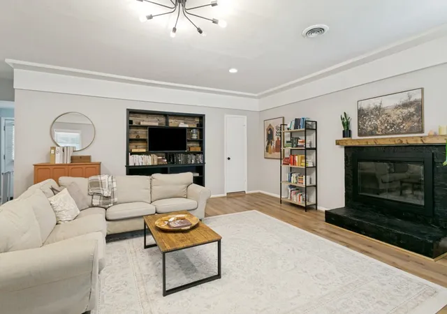 Photo 4 of Sale Pending at 3505 Cromart Ave, Fort Worth, TX 76133 | MLS# 21322827 | Listing updated on 2026-08-20