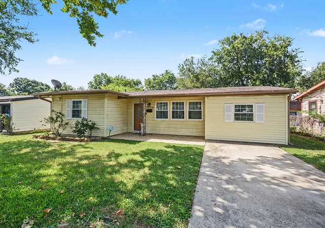Photo 2 of Single family home for sale at 2520 Collingwood Dr, Dallas, TX 75234 | MLS# 21318439 | Listing updated on 2026-08-18