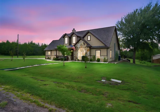 Photo 1 of Single family home for sale at 11 Lopez Dr, Sherman, TX 75090 | MLS# 21329700 | Listing updated on 2026-10-01