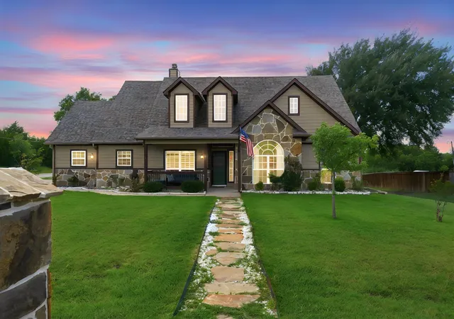 Photo 2 of Single family home for sale at 11 Lopez Dr, Sherman, TX 75090 | MLS# 21329700 | Listing updated on 2026-10-01