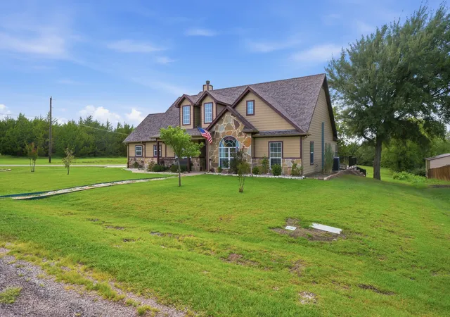 Photo 3 of Single family home for sale at 11 Lopez Dr, Sherman, TX 75090 | MLS# 21329700 | Listing updated on 2026-10-01