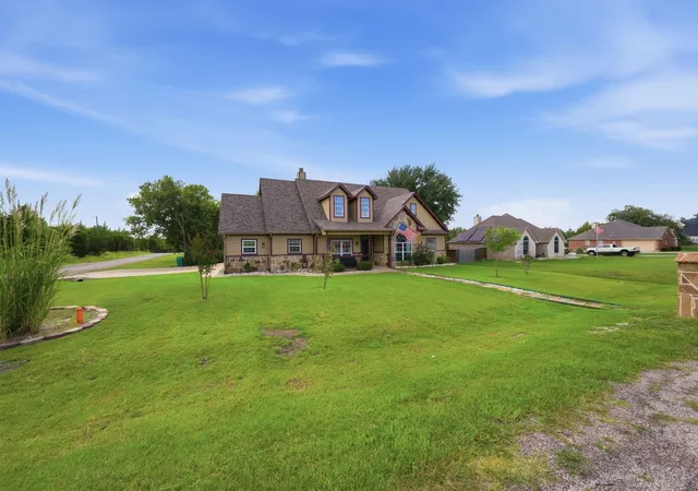 Photo 4 of Single family home for sale at 11 Lopez Dr, Sherman, TX 75090 | MLS# 21329700 | Listing updated on 2026-10-01