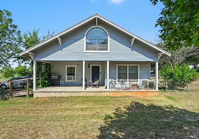 Photo 2 of Single family home for sale at 1060 County Road 4360, Decatur, TX 76234 | MLS# 21323611 | Listing updated on 2026-07-20