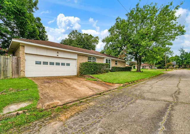 Homes for sale in Paris, TX | 820 Ne 32nd, Paris, TX 75460 | MLS# 21332259