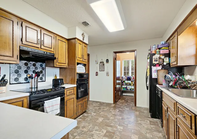 Homes for sale in Paris, TX | 820 Ne 32Nd, Paris, TX 75460 | MLS# 21332259
