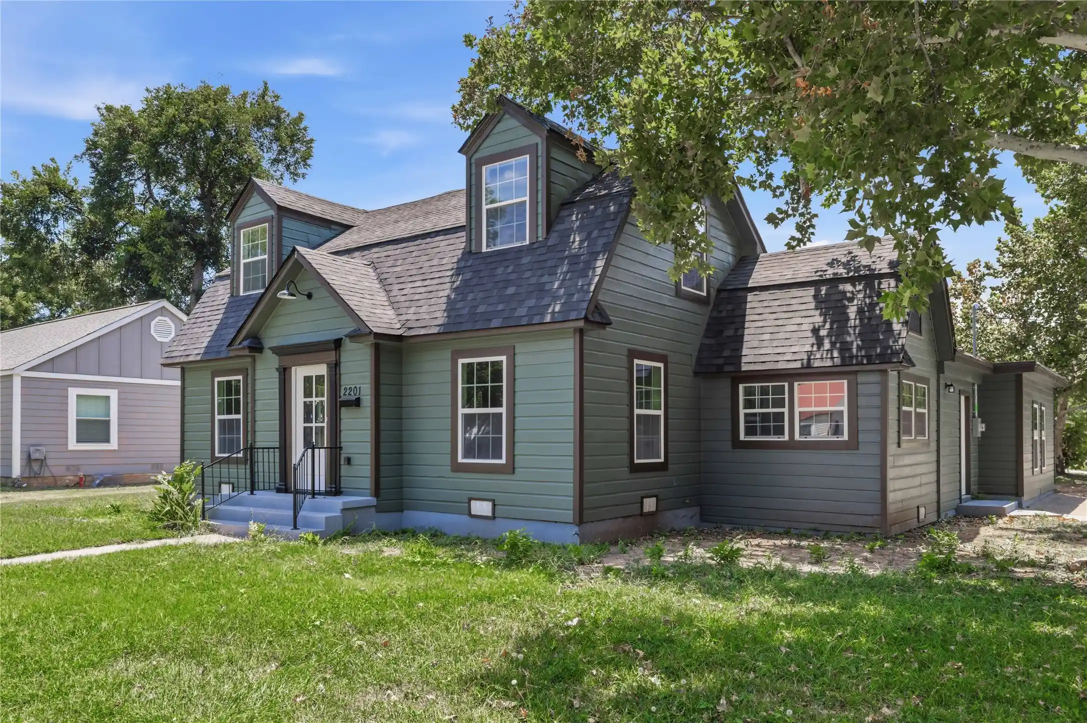 Single family home for sale at 2201 Vincent St, Brownwood, TX 76801 | MLS# 21334213