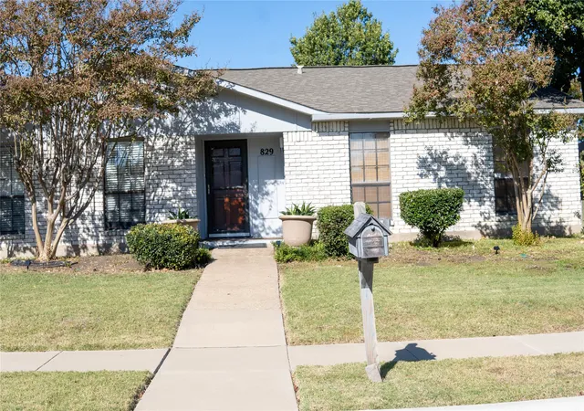 Photo 2 of Single family home for sale at 829 Cambridge Dr, Plano, TX 75023 | MLS# 21334182 | Listing updated on 2026-07-19