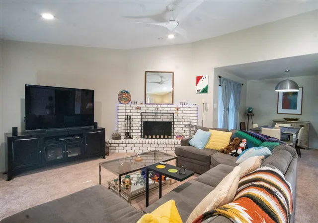 Photo 4 of Single family home for sale at 829 Cambridge Dr, Plano, TX 75023 | MLS# 21334182 | Listing updated on 2026-07-19