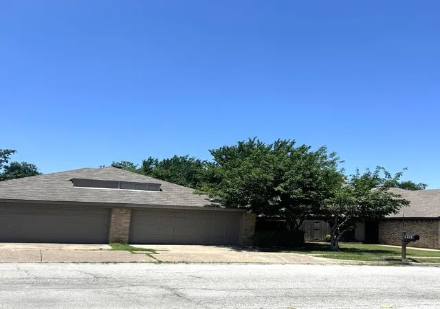 Homes for sale in North Richland Hills, TX | 6319 Holiday Ln, North Richland Hills, TX 76182 | MLS# 21334222