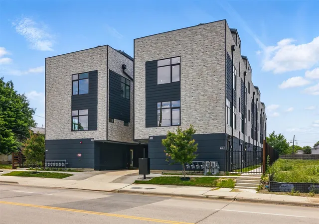 Photo 1 of Condo for sale at 430 E 8th, Dallas, TX 75203 | MLS# 21334224 | Listing updated on 2026-07-18