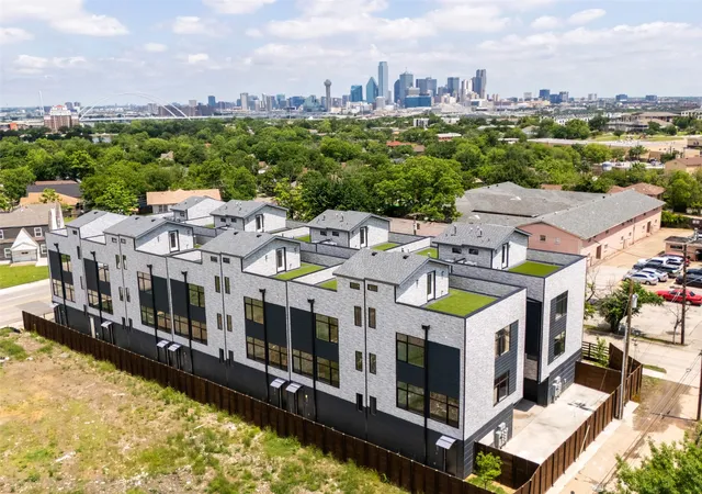 Photo 4 of Condo for sale at 430 E 8Th, Dallas, TX 75203 | MLS# 21334224 | Listing updated on 2026-07-18