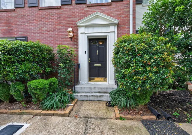 Photo 2 of Single family home for sale at 4 Dudley Sq #4 & 5, Shreveport, LA 71106 | MLS# 21333403 | Listing updated on 2026-08-22