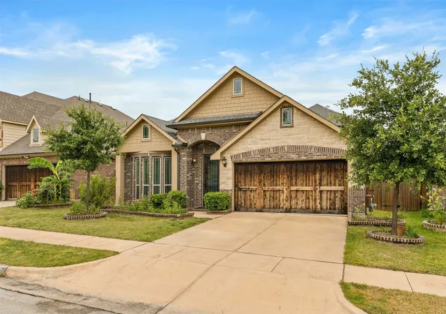 Homes for sale in Euless, TX | 603 E Alexander Ln, Euless, TX 76040 | MLS# 21323818