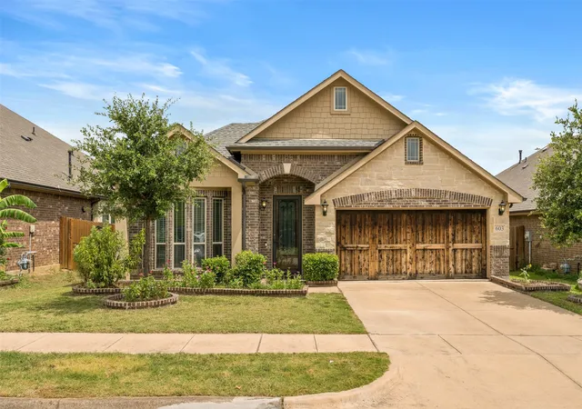 Homes for sale in Euless, TX | 603 E Alexander Ln, Euless, TX 76040 | MLS# 21323818