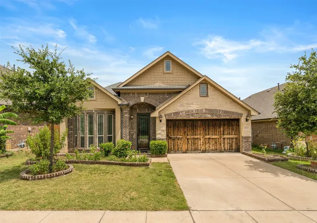 Homes for sale in Euless, TX | 603 E Alexander Ln, Euless, TX 76040 | MLS# 21323818