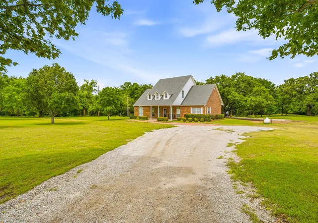 Photo 3 of Single family home for sale at 7835 N Us Hwy 377, Stephenville, TX 76401 | MLS# 21334206 | Listing updated on 2026-09-01