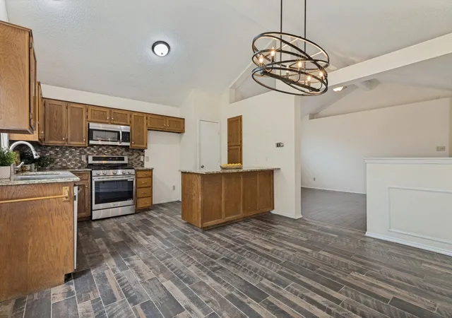 Photo 4 of Single family home for sale at 10209 Cool Spring Dr, Fort Worth, TX 76108 | MLS# 21334294 | Listing updated on 2026-08-29
