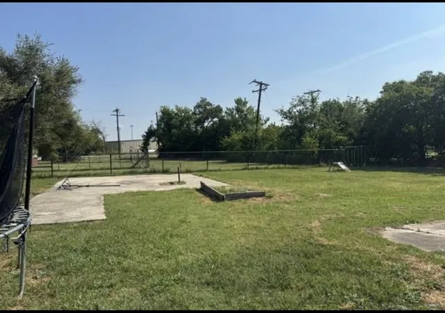 Photo 11 of Single family home for sale at 323 E Lloyd St, Krum, TX 76249 | MLS# 21334324 | Listing updated on 2026-08-20