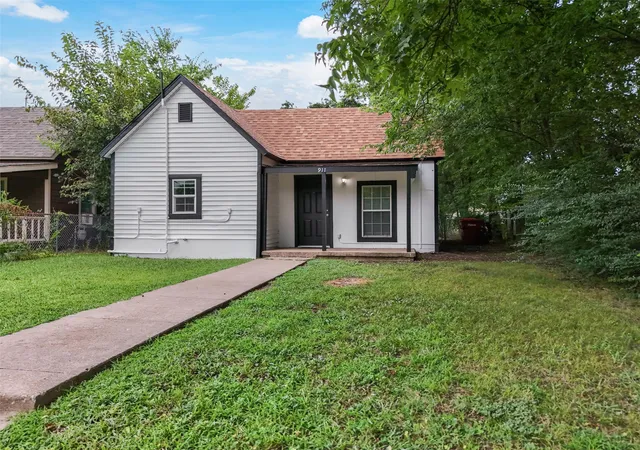 Photo 3 of Single family home for sale at 911 N Branch St, Sherman, TX 75090 | MLS# 21334155 | Listing updated on 2026-10-05