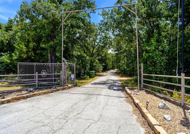 Photo 1 of Single family home for sale at 447 Us 287 S, Alvord, TX 76225 | MLS# 21334338 | Listing updated on 2026-08-27