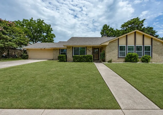 Photo 2 of Single family home for sale at 1327 Big Stone Gap Rd, Duncanville, TX 75137 | MLS# 21334299 | Listing updated on 2026-08-29