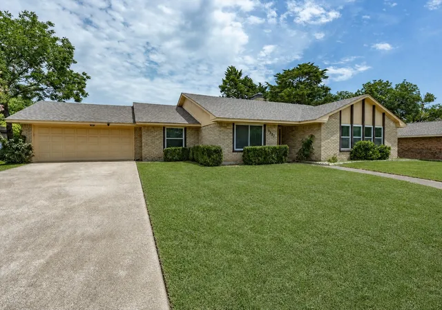 Photo 2 of Single family home for sale at 1327 Big Stone Gap Rd, Duncanville, TX 75137 | MLS# 21334299 | Listing updated on 2026-08-29