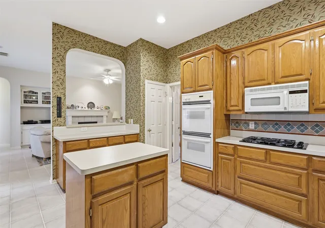 Photo 3 of Single family home for sale at 3405 Westshore Dr, Rowlett, TX 75088 | MLS# 21332109 | Listing updated on 2026-09-16