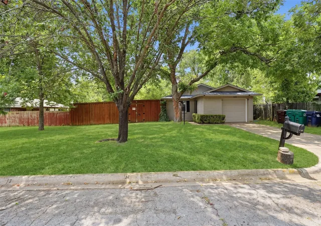 Photo 2 of Single family home for sale at 3004 Montclair Pl, Denton, TX 76209 | MLS# 21328827 | Listing updated on 2026-08-31