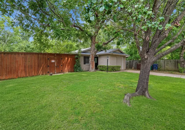 Photo 3 of Single family home for sale at 3004 Montclair Pl, Denton, TX 76209 | MLS# 21328827 | Listing updated on 2026-08-31