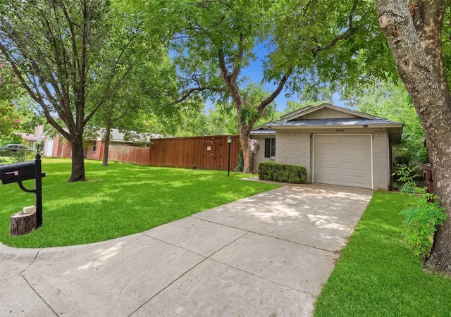 Photo 3 of Single family home for sale at 3004 Montclair Pl, Denton, TX 76209 | MLS# 21328827 | Listing updated on 2026-08-31