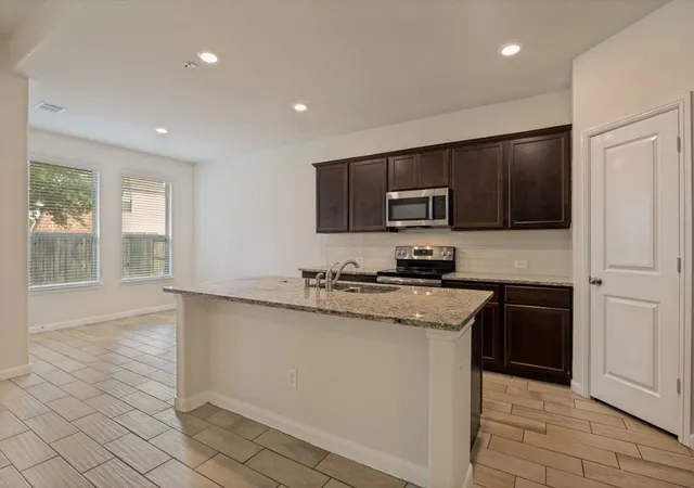 Photo 4 of Single family home for sale at 120 Rain Cloud Dr, Waxahachie, TX 75165 | MLS# 21334143 | Listing updated on 2026-08-29