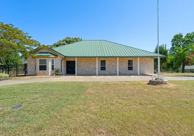Photo 1 of Single family home for sale at 330 Mohawk Trl, Point, TX 75472 | MLS# 21332337 | Listing updated on 2026-10-04