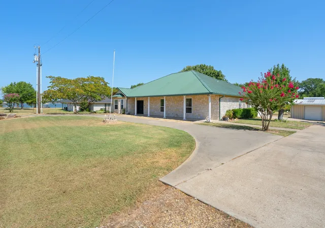 Photo 2 of Single family home for sale at 330 Mohawk Trl, Point, TX 75472 | MLS# 21332337 | Listing updated on 2026-10-04