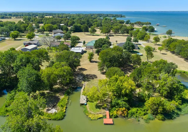 Photo 3 of Single family home for sale at 330 Mohawk Trl, Point, TX 75472 | MLS# 21332337 | Listing updated on 2026-10-04
