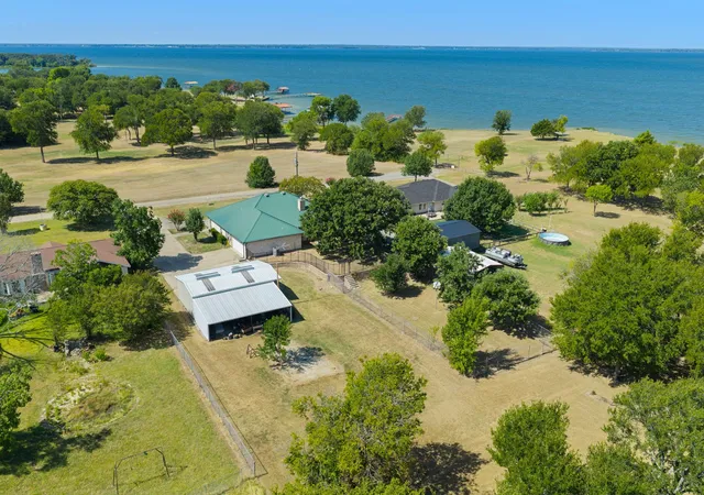 Photo 4 of Single family home for sale at 330 Mohawk Trl, Point, TX 75472 | MLS# 21332337 | Listing updated on 2026-10-04