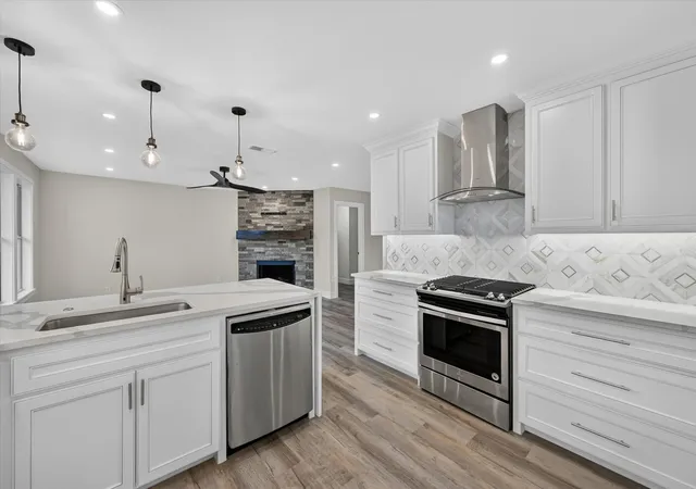 Photo 4 of Single family home for sale at 640 Fossil Wood Dr, Fort Worth, TX 76179 | MLS# 21333817 | Listing updated on 2026-08-27