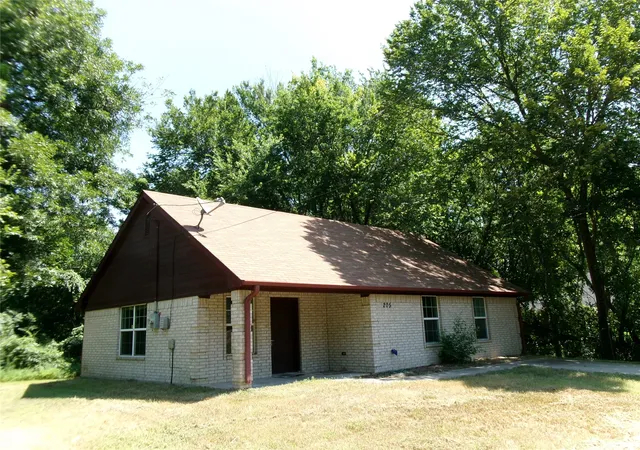 1st image of 204 Maxwell St, Sulphur Springs, TX 75482 | MLS# 21332050