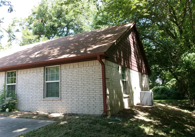 3rd image of 204 Maxwell St, Sulphur Springs, TX 75482 | MLS# 21332050