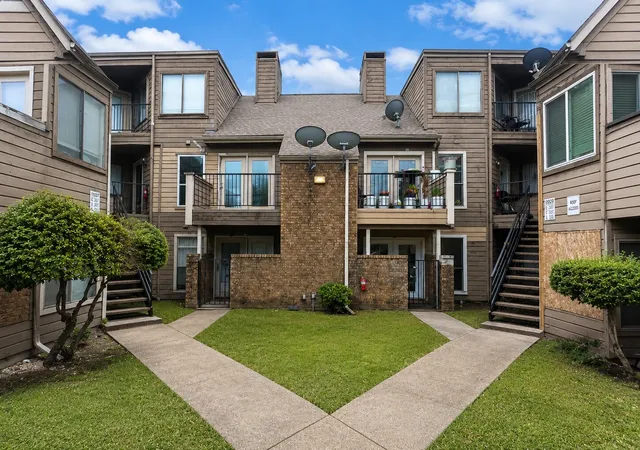 Listing Photo 1 - Condo for sale in building located at 9809 Walnut St, Dallas, TX 75243 - Unit #208