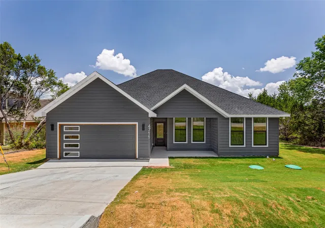 Photo 1 of Single family home for sale at 4711 Elizabeth St, Granbury, TX 76048 | MLS# 21323053 | Listing updated on 2026-08-24