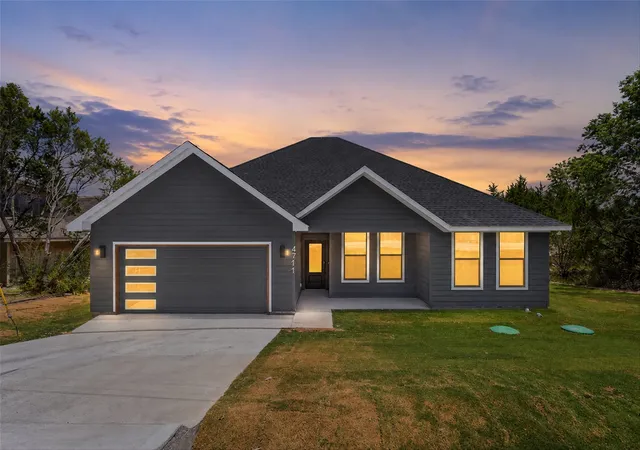 Photo 2 of Single family home for sale at 4711 Elizabeth St, Granbury, TX 76048 | MLS# 21323053 | Listing updated on 2026-08-24