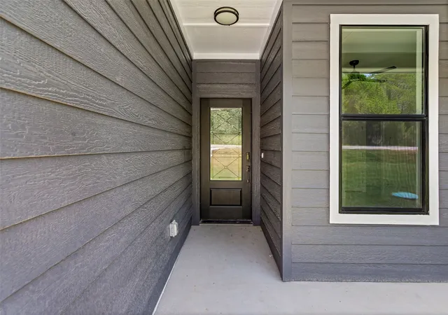 Photo 3 of Single family home for sale at 4711 Elizabeth St, Granbury, TX 76048 | MLS# 21323053 | Listing updated on 2026-08-24