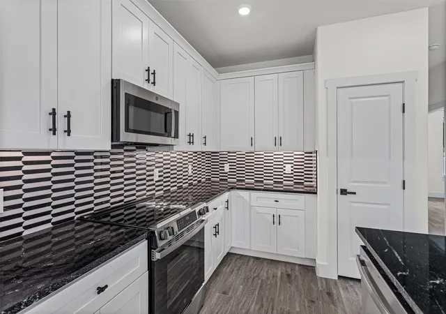 Photo 3 of Single family home for sale at 4711 Elizabeth St, Granbury, TX 76048 | MLS# 21323053 | Listing updated on 2026-08-24