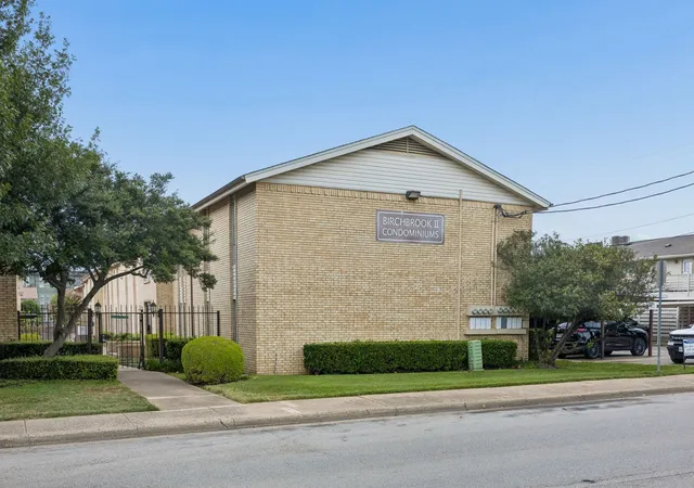 Photo 3 of Condo for sale at 5082 Matilda St #221, Dallas, TX 75206 | MLS# 21333163 | Listing updated on 2026-08-30
