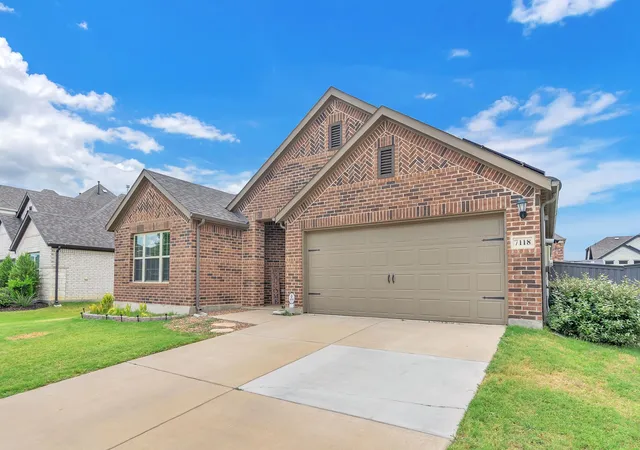 Photo 2 of Single family home for sale at 7118 Pampas Pl, Venus, TX 76084 | MLS# 21334245 | Listing updated on 2026-09-04