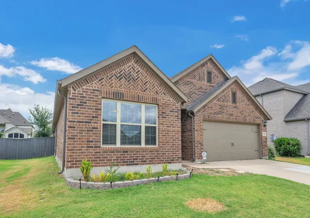 Photo 3 of Single family home for sale at 7118 Pampas Pl, Venus, TX 76084 | MLS# 21334245 | Listing updated on 2026-09-04