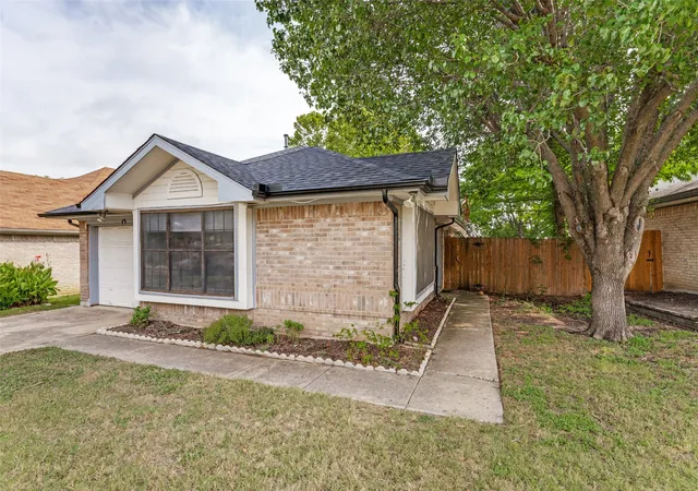 Photo 1 of Single family home for sale at 10116 Leatherwood Dr, Fort Worth, TX 76108 | MLS# 21334431 | Listing updated on 2026-08-27